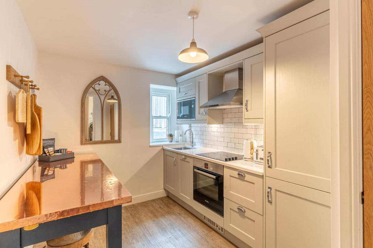 Luxury Chapel Apartment Within City Walls チェスター エクステリア 写真