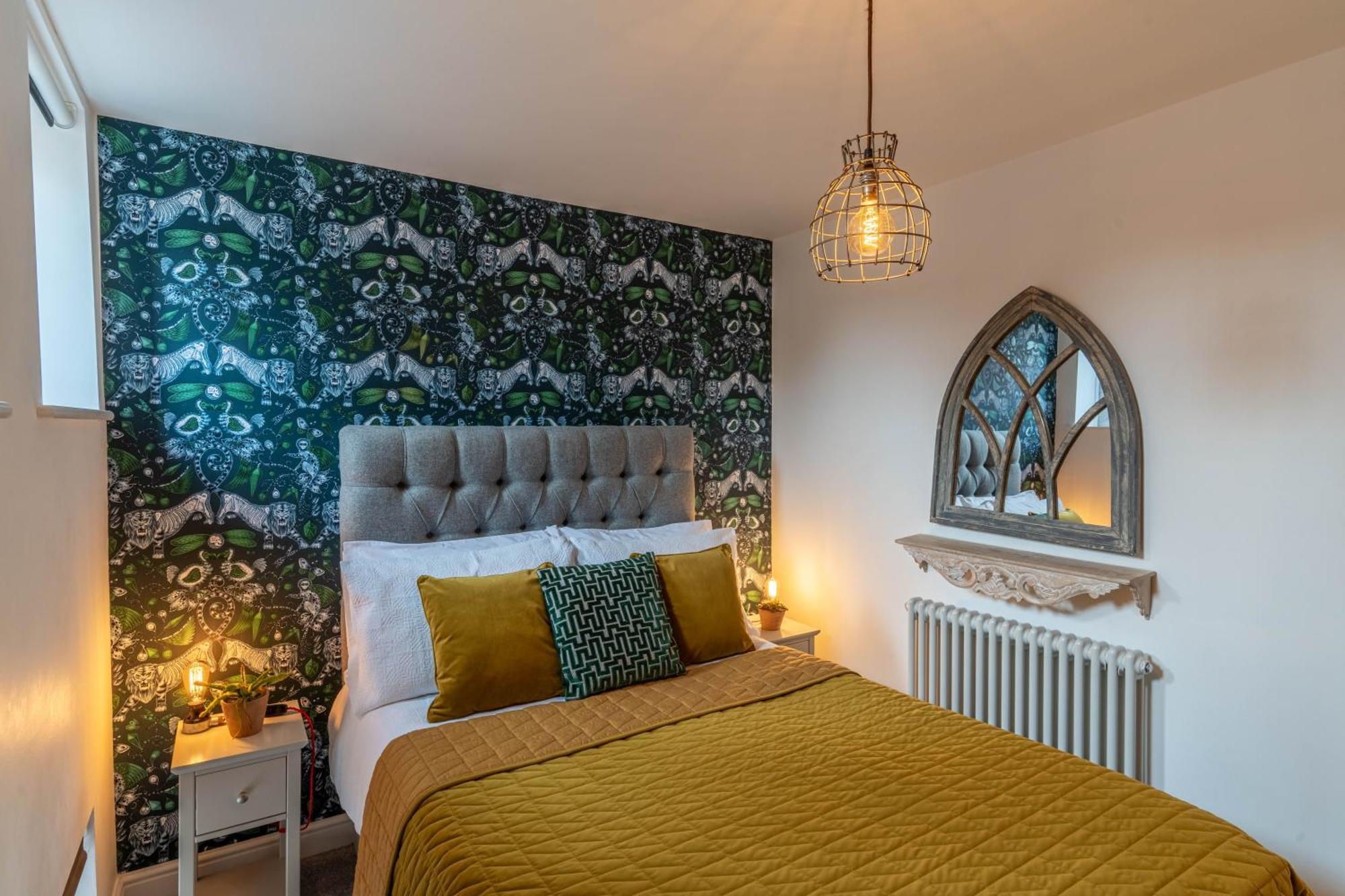 Luxury Chapel Apartment Within City Walls チェスター エクステリア 写真